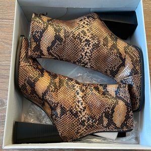 L'intervalle Snakeskin boots. Brand new.